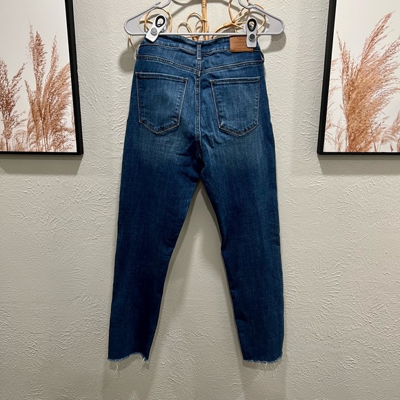 Lucky Brand Dark Wash Skinny Jean - Picture 2 of 4